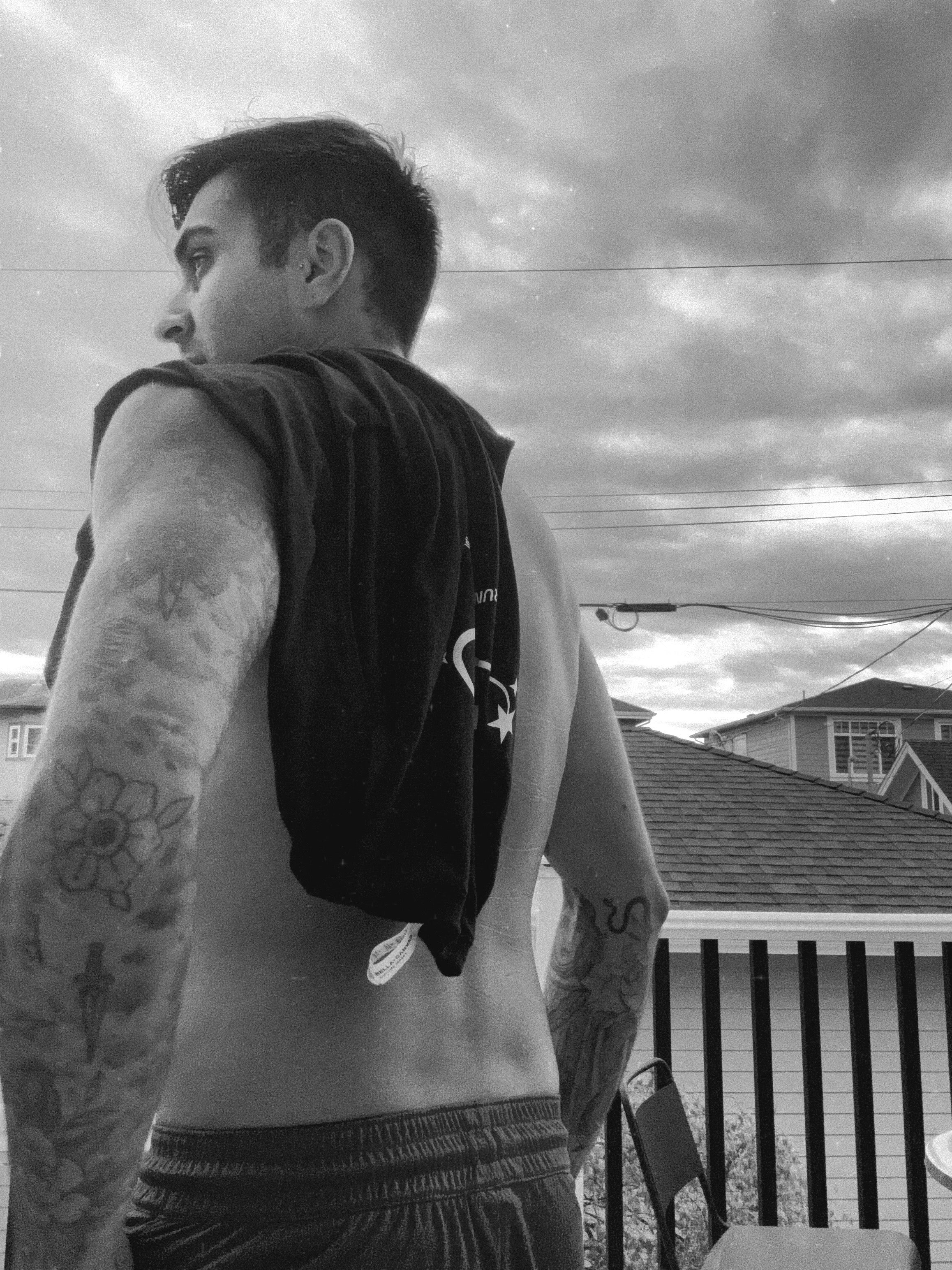 FITTED TANK TOP